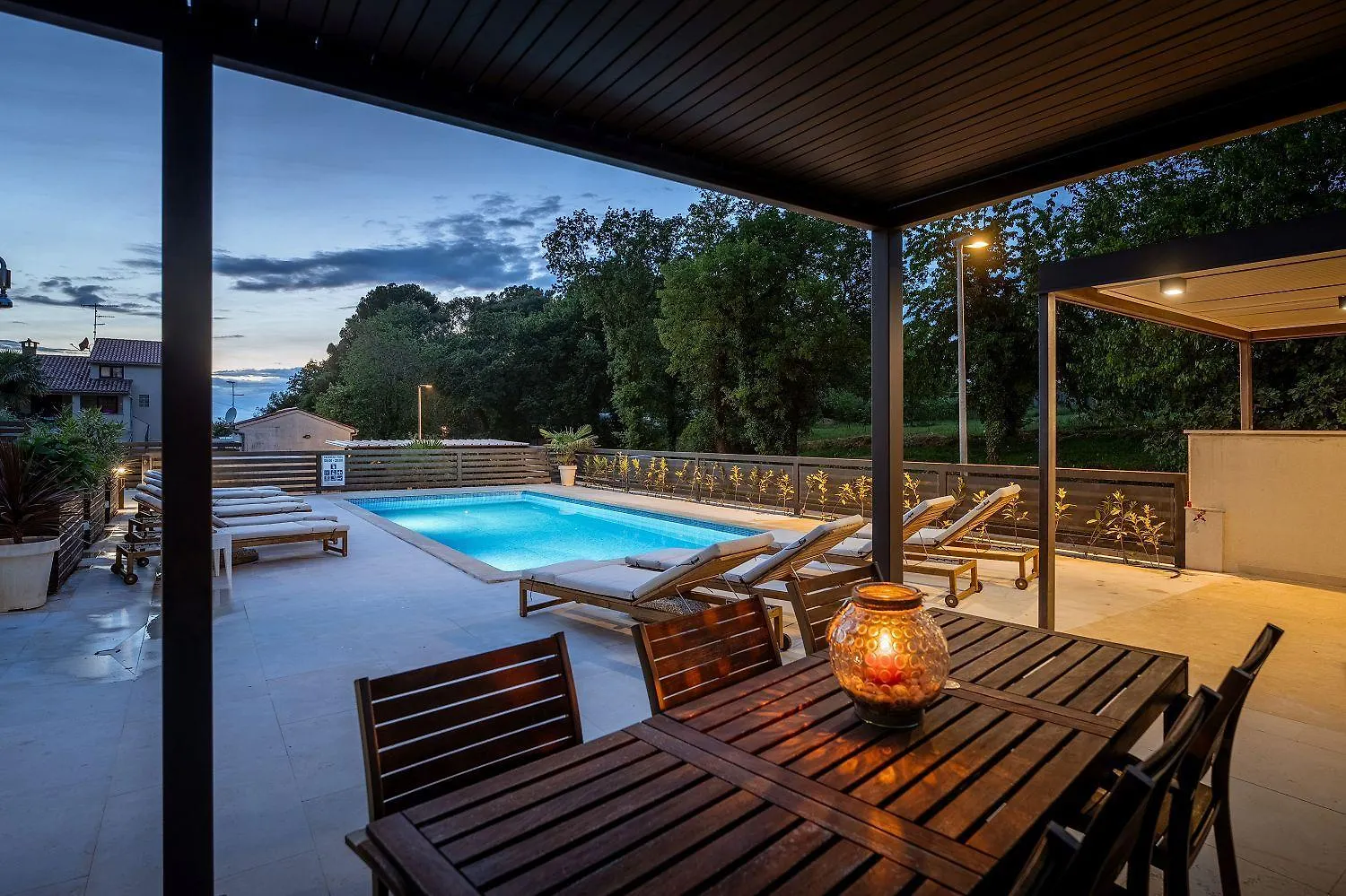 Mediterranes Apartment Nur 100 Meter Zum Strand Mit Salzwasserpool Und Jacuzzi Funtana