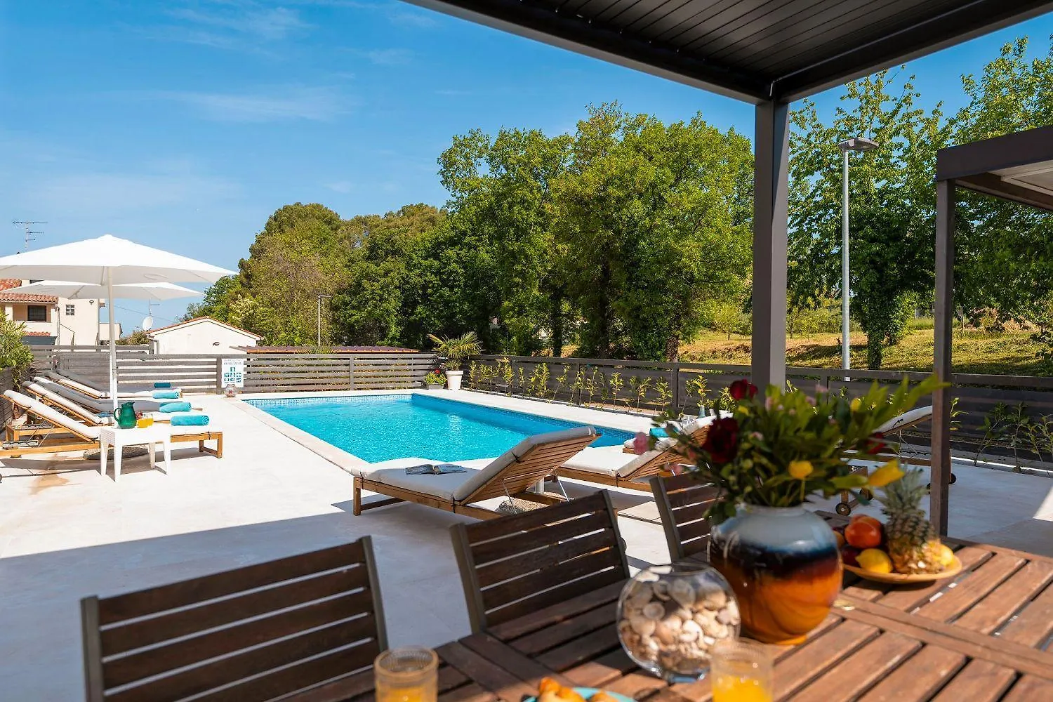 Mediterranes Apartment Nur 100 Meter Zum Strand Mit Salzwasserpool Und Jacuzzi Funtana 0*,  Chorwacja