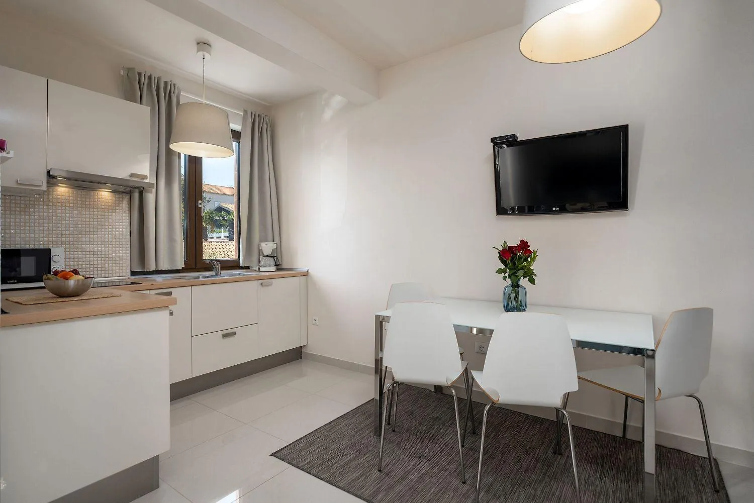 Mediterranes Apartment Nur 100 Meter Zum Strand Mit Salzwasserpool Und Jacuzzi Funtana
