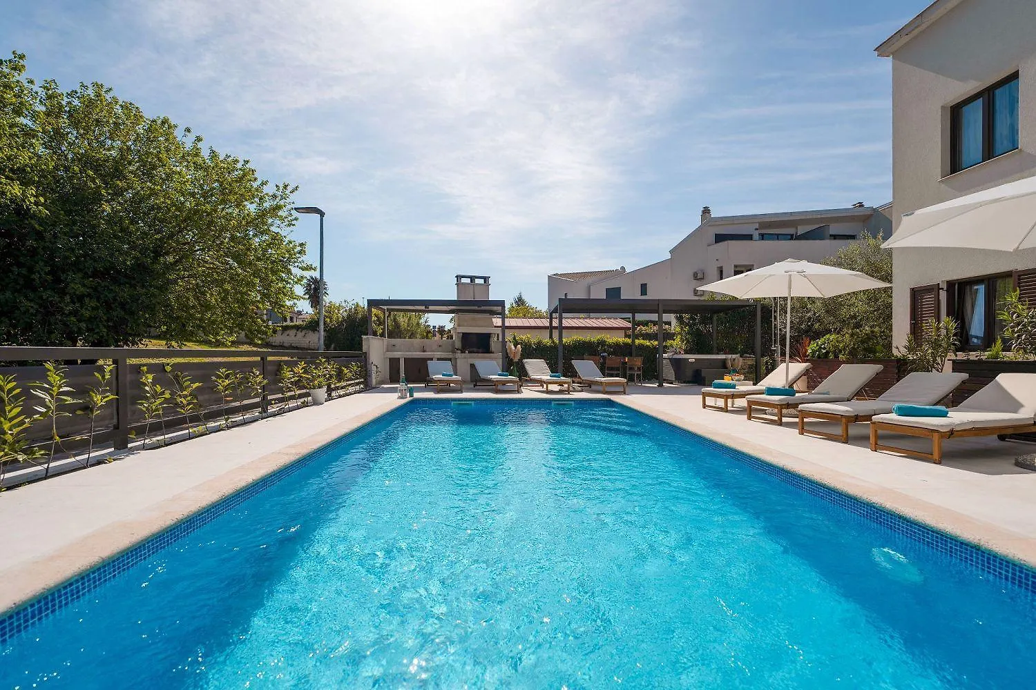 Mediterranes Apartment Nur 100 Meter Zum Strand Mit Salzwasserpool Und Jacuzzi Funtana Chorwacja