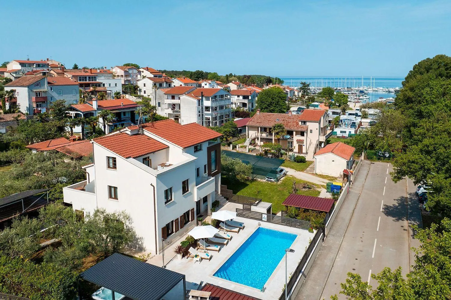 Mediterranes Apartment Nur 100 Meter Zum Strand Mit Salzwasserpool Und Jacuzzi Funtana